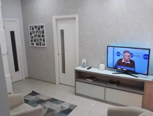 Detalhe dos equipamentos odontológicos modernos utilizados pelo Dr. Ciro Capitani no consultório em Santos